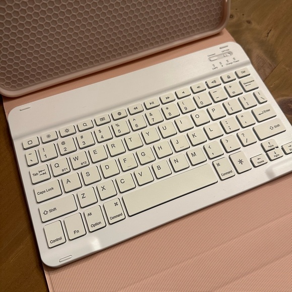 Pink Wireless Tablet Keyboard - Picture 3 of 3